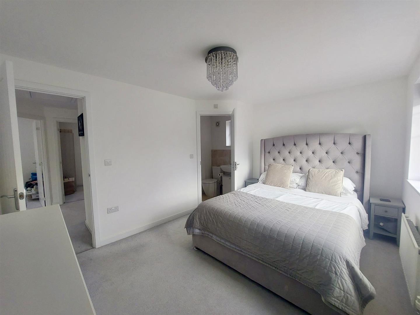 Clos Benallt Fawr, Pontarddulais, Swansea, SA4 0TQ